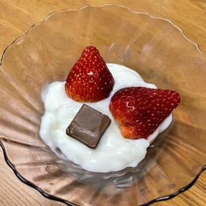 いちごとチョコレートのヨーグルト